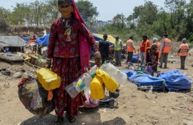 महामारी के बाद लगे लाॉकडाऊन से उत्पन्न कठिनाइयों का सामना करते आप्रवासी महामारी के बाद लगे लाॉकडाऊन से उत्पन्न कठिनाइयों का सामना करते आप्रवासी   