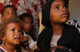 यमन में शरणार्थी बच्चे 